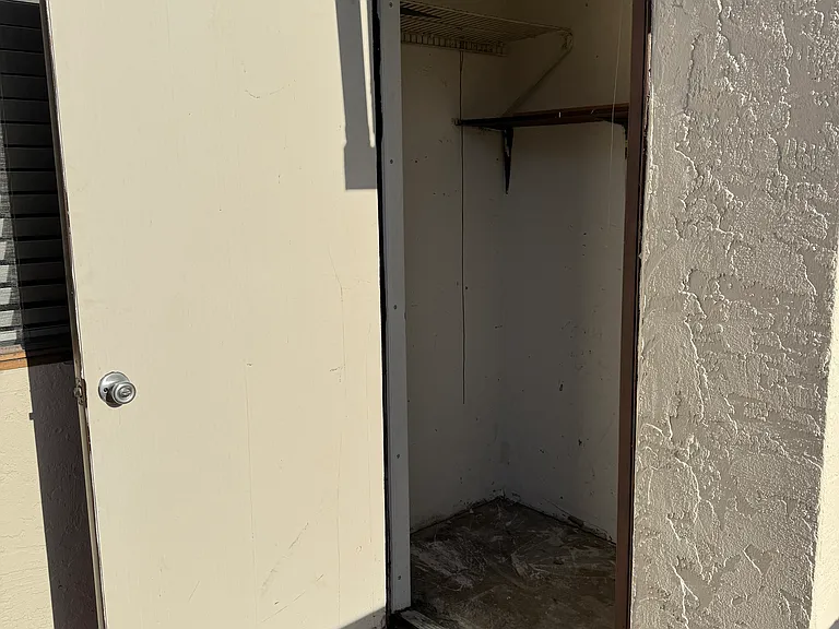 Outside storage unit