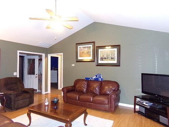 5th image of 175 Sidney Dr