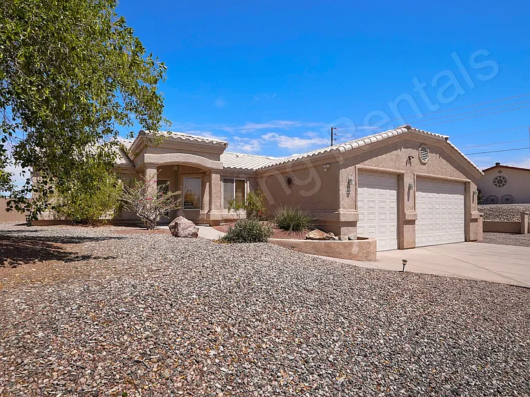 2665 Daytona Ave — Photo 3