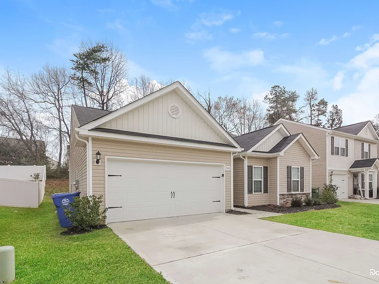 960 Joselynn Dr — Photo 3