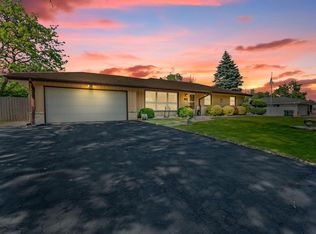 2324 W Woodward Dr, Oak Creek, WI