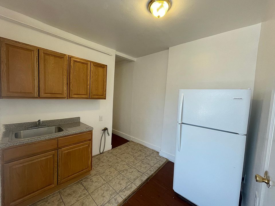 2nd image of 3640 Holland Ave #8