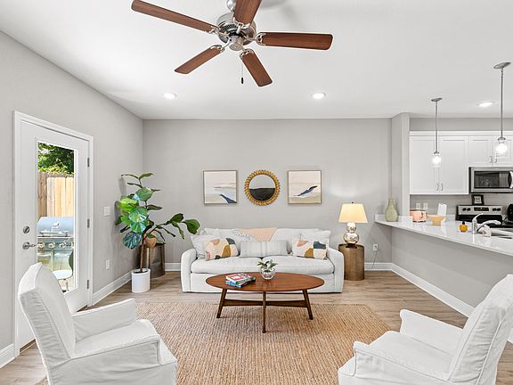 4th image of 319 Carmel Dr #24