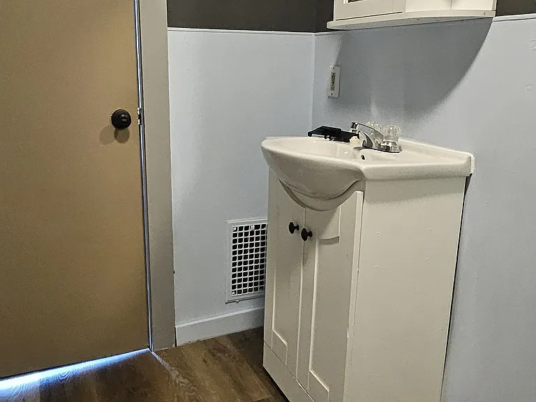 319 Race St #A — Photo 15