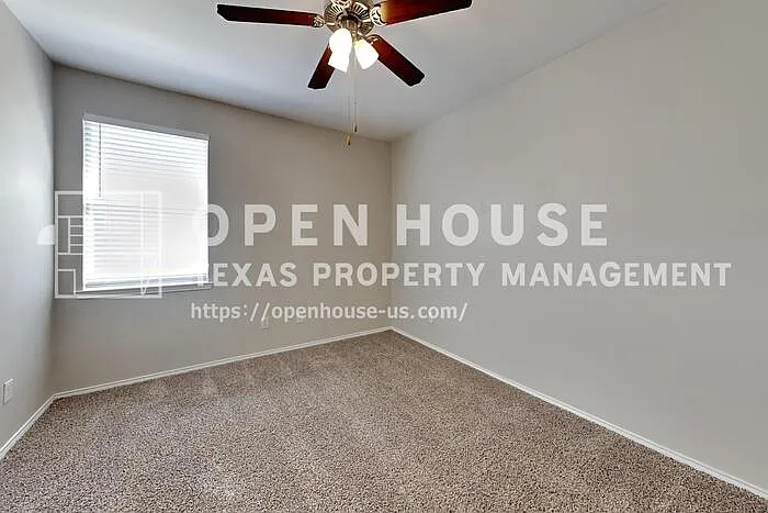 2021 Hickory Dr — Photo 13