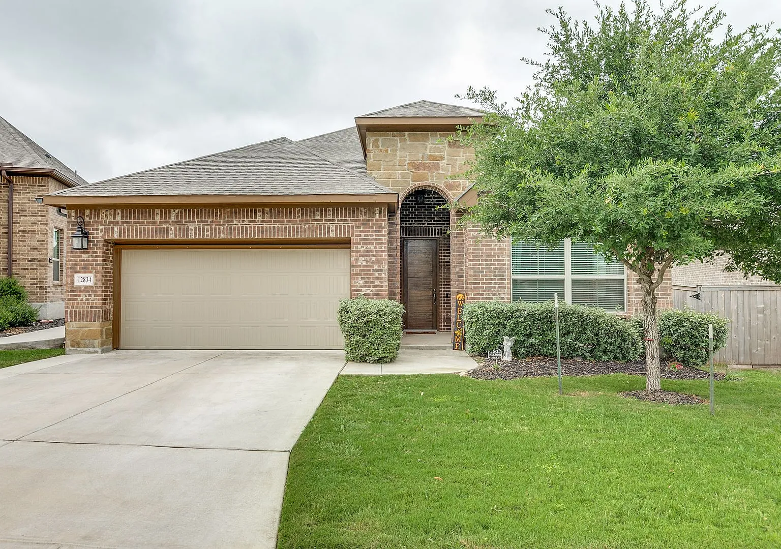 Beautiful 3-Bedroom Home In The Enclave At Weston Oaks — Photo 1
