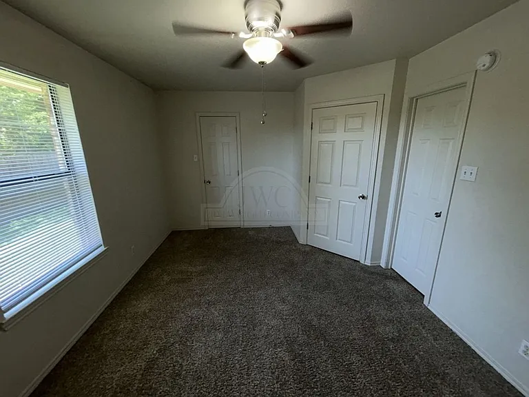 912 McDaniel Cir — Photo 18