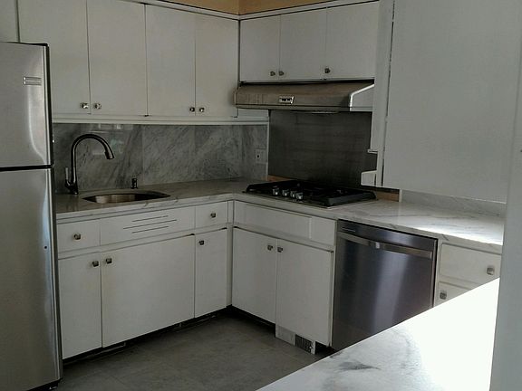 New sink, gas cooktop, marbl