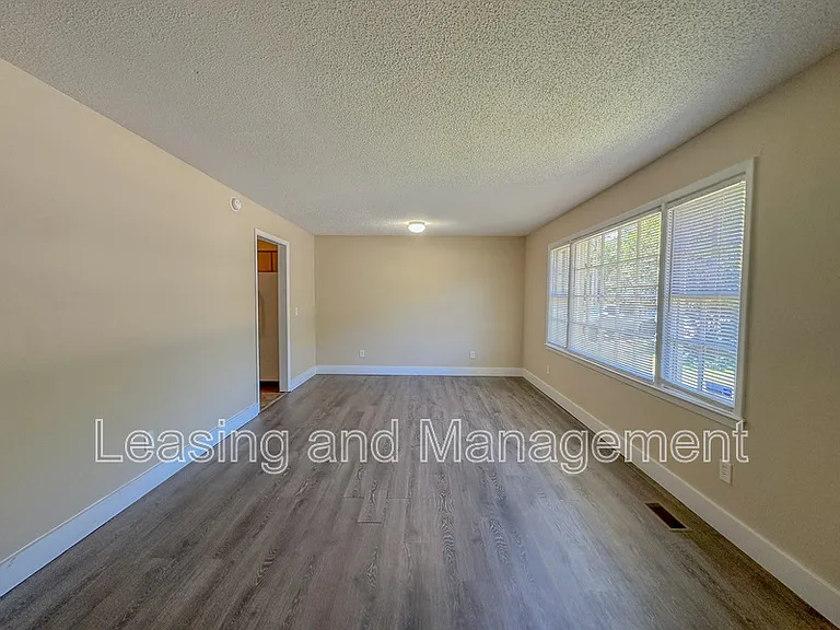 1045 Harbor View Rd #A — Photo 3