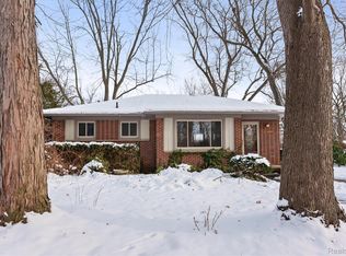 42583 Five Mile Rd, Plymouth, MI 48170