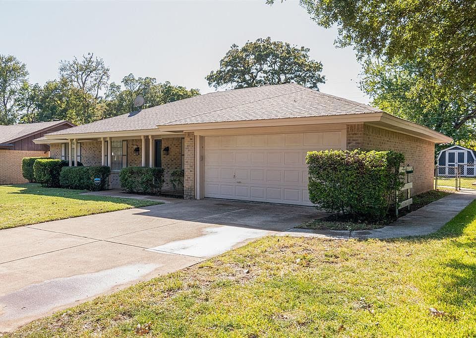 1st image of 2605 Shady Meadow Dr