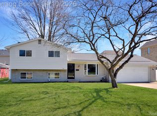 45064 Hecker Dr, Utica, MI
