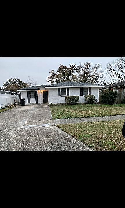 1st image of 677 Saxony Ln