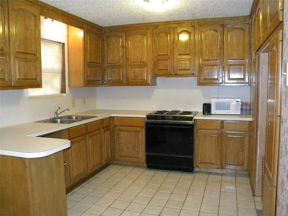 2nd image of 1812 Parkcrest St