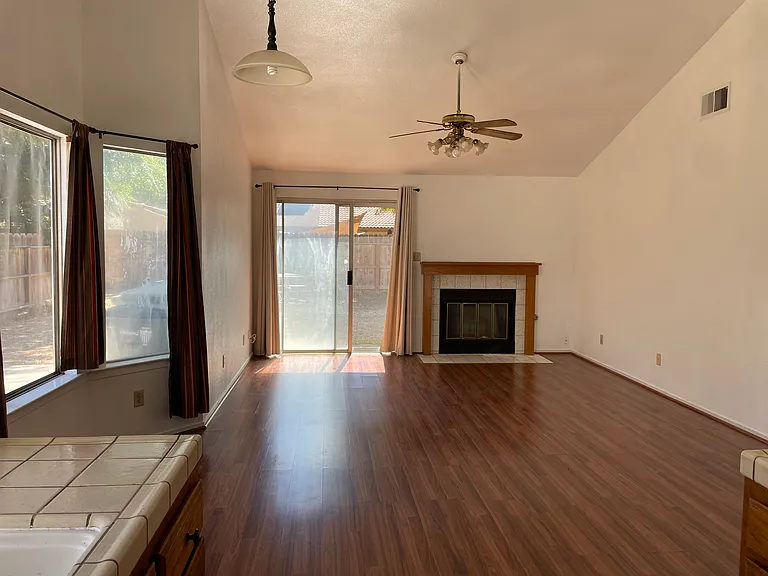 3816 N Forestiere Ave — Photo 3