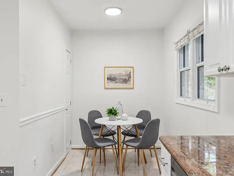 695 W Glebe Rd — Photo 14