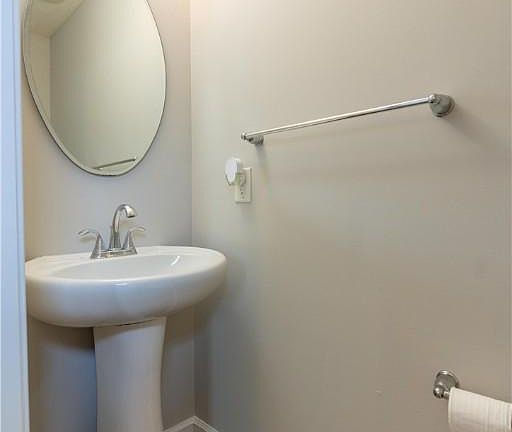 5th image of 183 Northwood Ln