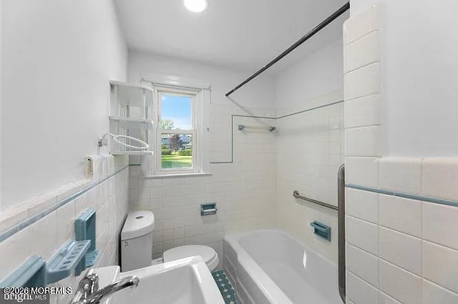 245 Paxson Ave — Photo 11