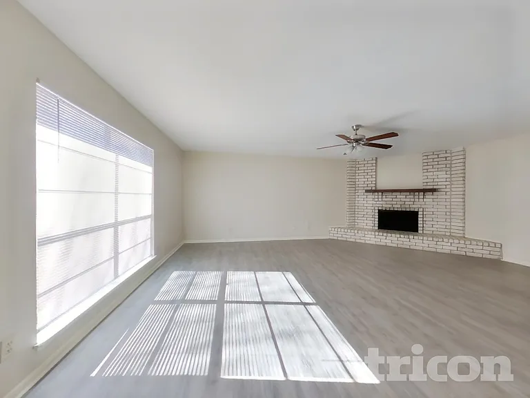332 Rockcrest Dr — Photo 3