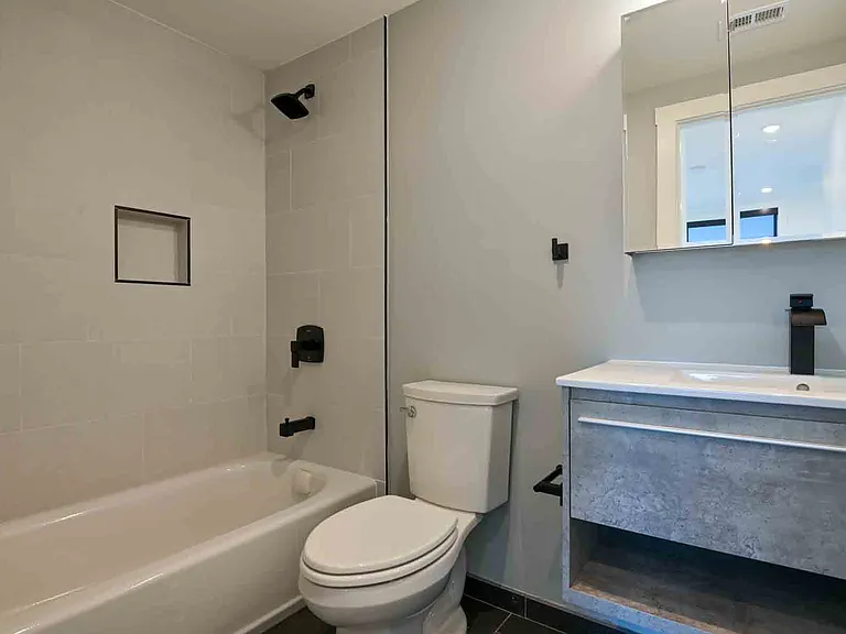 2641 4th St NE #2 — Photo 57