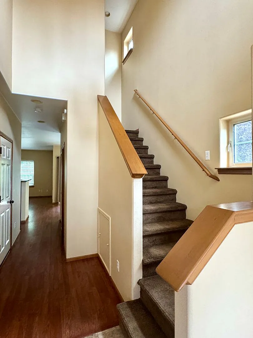 in town Kingston 3 bedroom townhome now available — Photo 3
