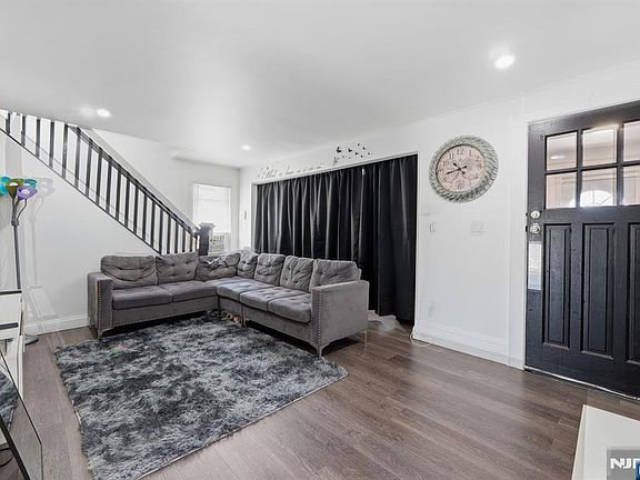 4th image of 130 Carolina Ave