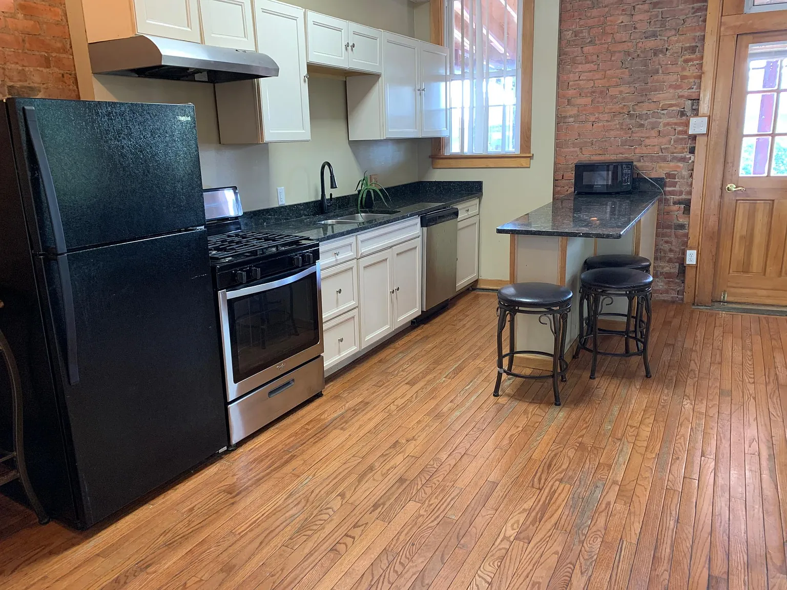 3 bed, $2,535 — Photo 4