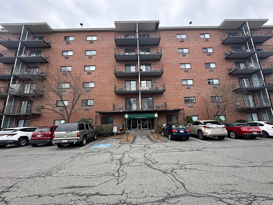 1st image of 1321 Worcester Rd APT 612