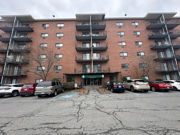 1321 Worcester Rd APT 612, Framingham, MA 01701
