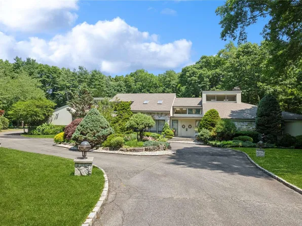 18 Serein Court, Muttontown, NY 11791