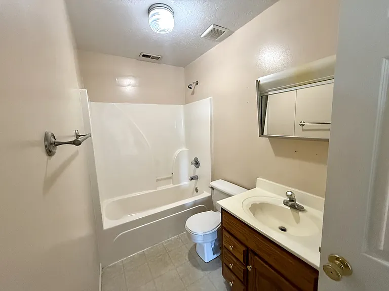 770 Deerfield Ln — Photo 13