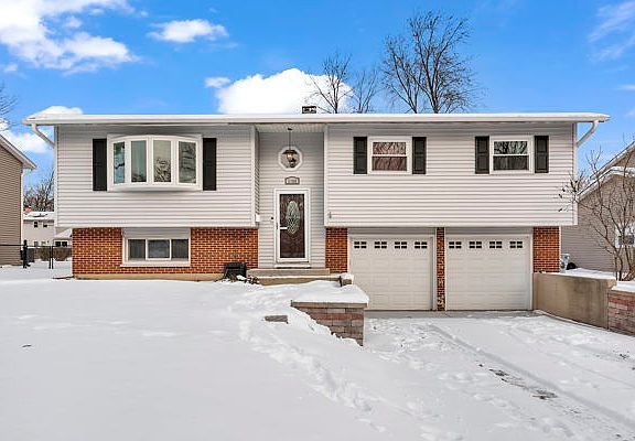 2nd image of 1108 E Greenwood Dr