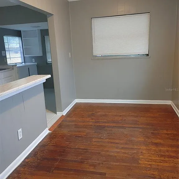 1090 Saint Clair St — Photo 5