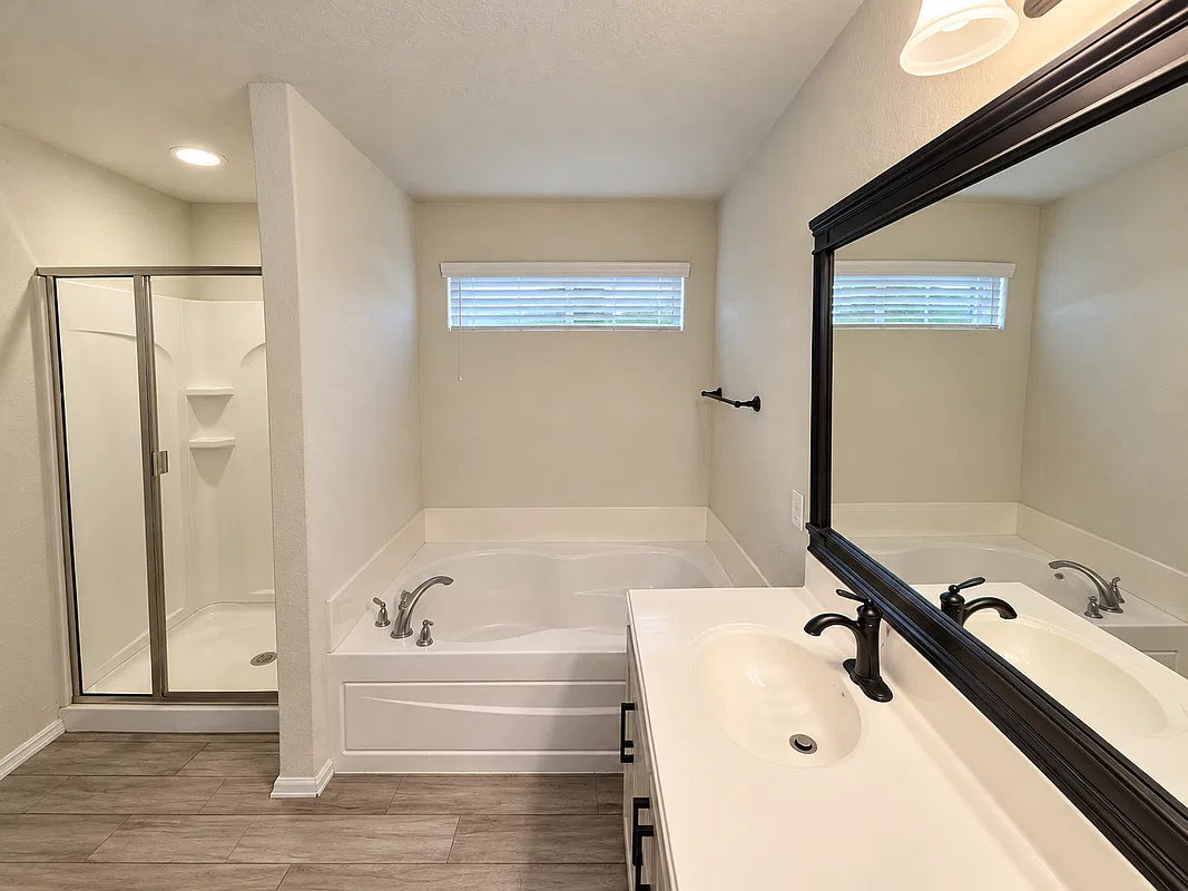 3 bed, 2.0 bath, 1739 sqft, $2,100 — Photo 4