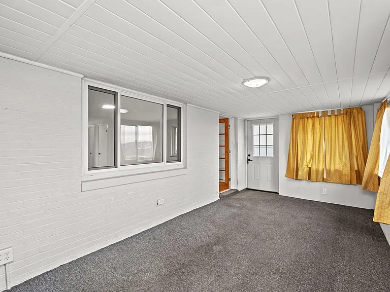 250 Vine St — Photo 20