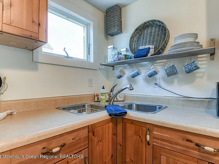 69 Franklin Ave #2 — Photo 6