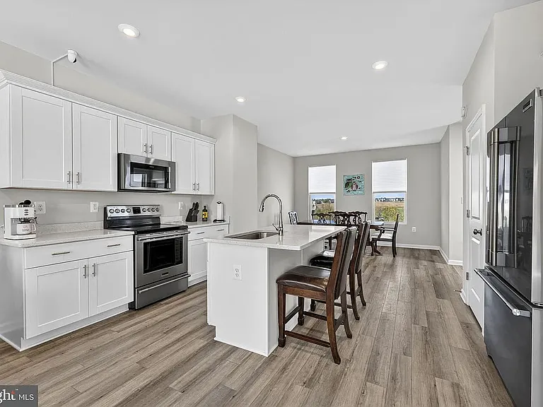 159 Presidents Pointe Ave #159 — Photo 33