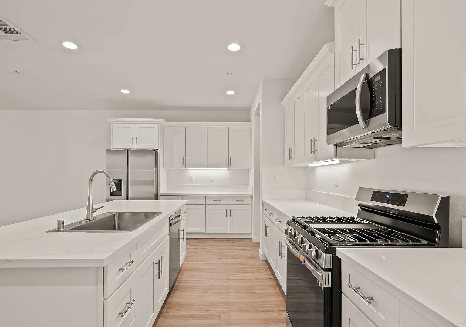 New Home in Gated Indian Palm Country Club — Photo 2