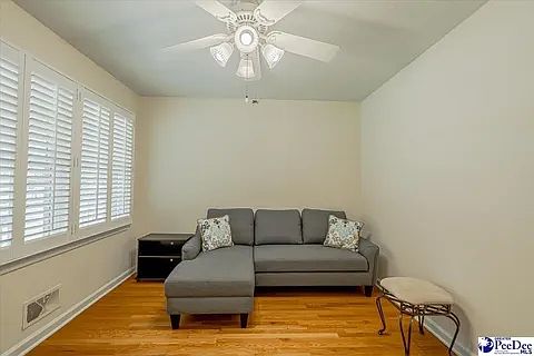 2nd image of 2633 Pineland Cir