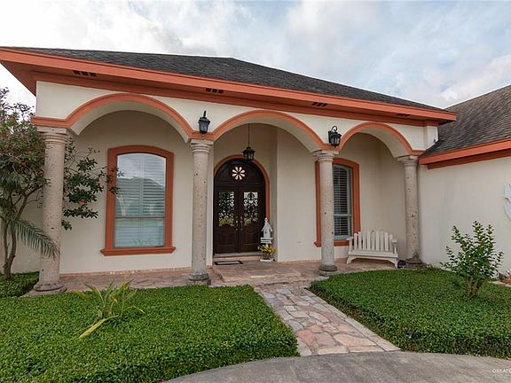 3rd image of 609 Santa Elena St