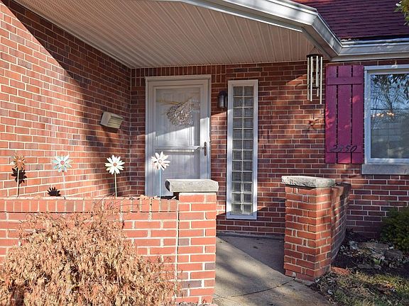 3rd image of 2850 Byrneside Dr