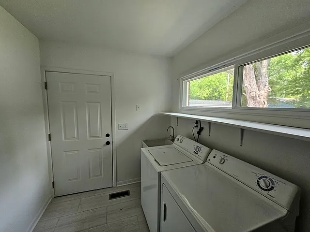 103 N Greenfield Ave — Photo 13