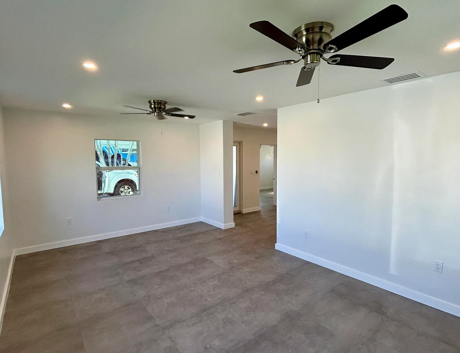 3 bed, 2.0 bath, 1425 sqft, $2,000 — Photo 4