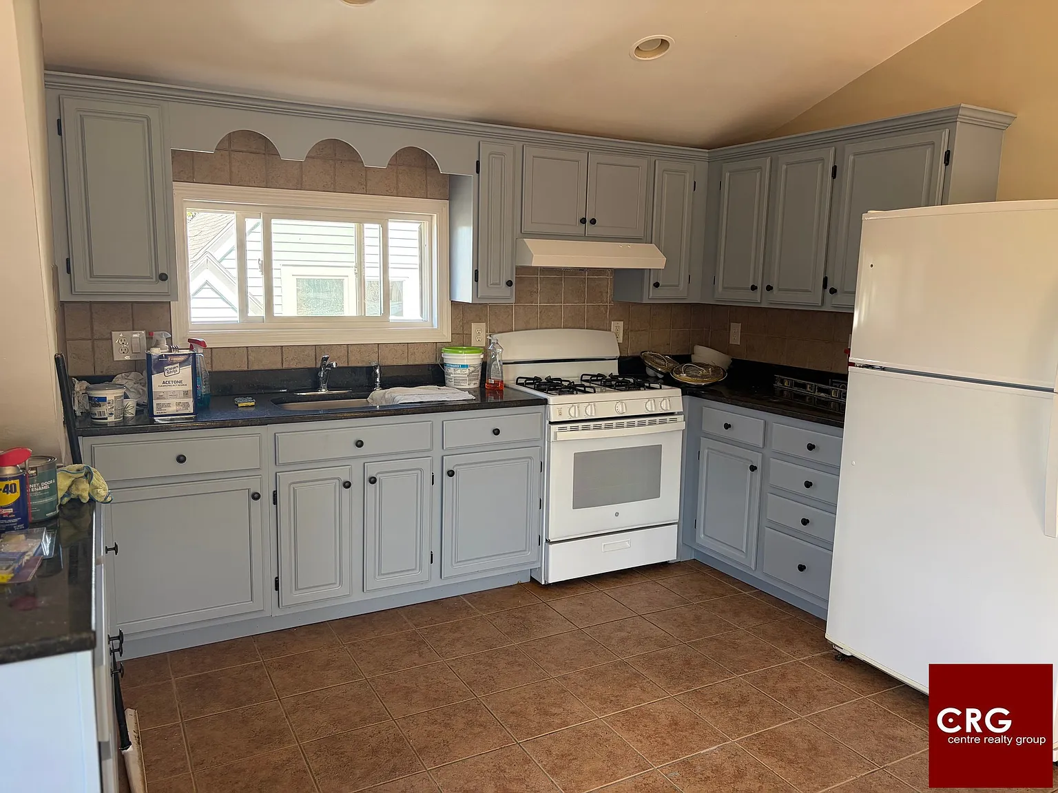 3 bed, 1.0 bath, $3,000 — Photo 2