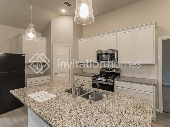 5th image of 5941 Priory Dr