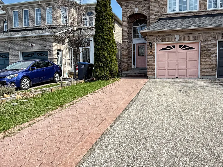 937 Ledbury Cres — Photo 2