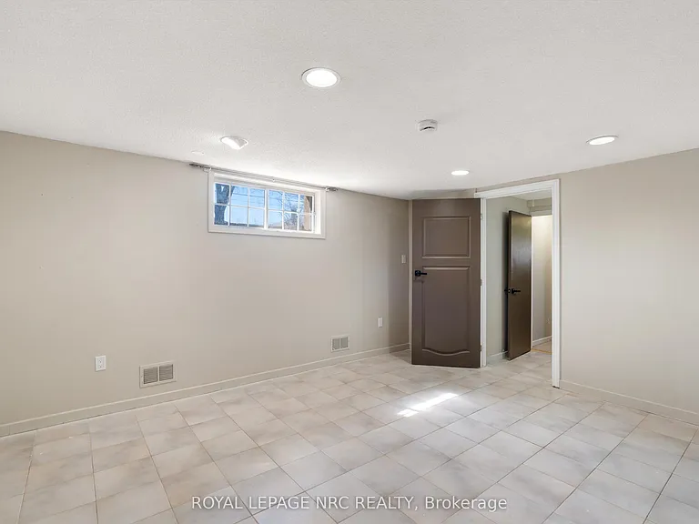 21 Chalmers St — Photo 14