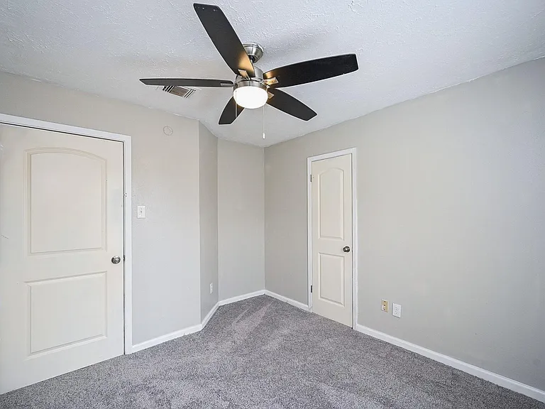 1114 Blue Diamond Dr — Photo 15