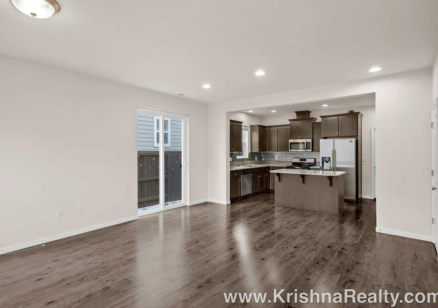 Charming Modern 3 BD* 2.5 BA& Townhome located in Popular North Bethany's Abbey Creek Community — Photo 3