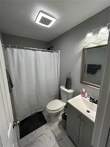 3 bed, 1.5 bath, 1353 sqft, $1,800 — Photo 4